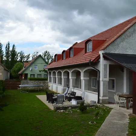 House Апартаменты *
