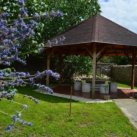 アパート House *