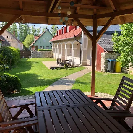 Апартаменты House Pecsely